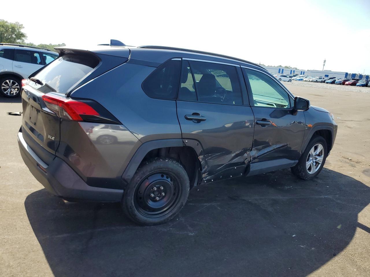 2019 TOYOTA RAV4 XLE — снимка 3