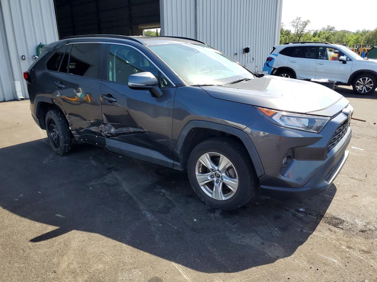 2019 TOYOTA RAV4 XLE — снимка 4