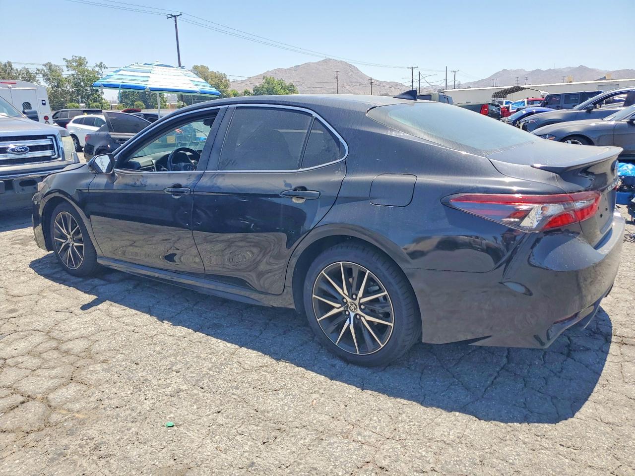 2023 TOYOTA CAMRY SE — снимка 2