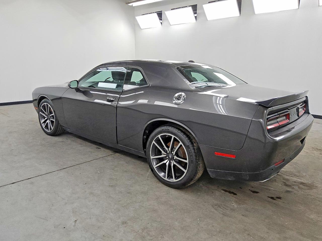 2023 DODGE CHALLENGER R/T — снимка 2