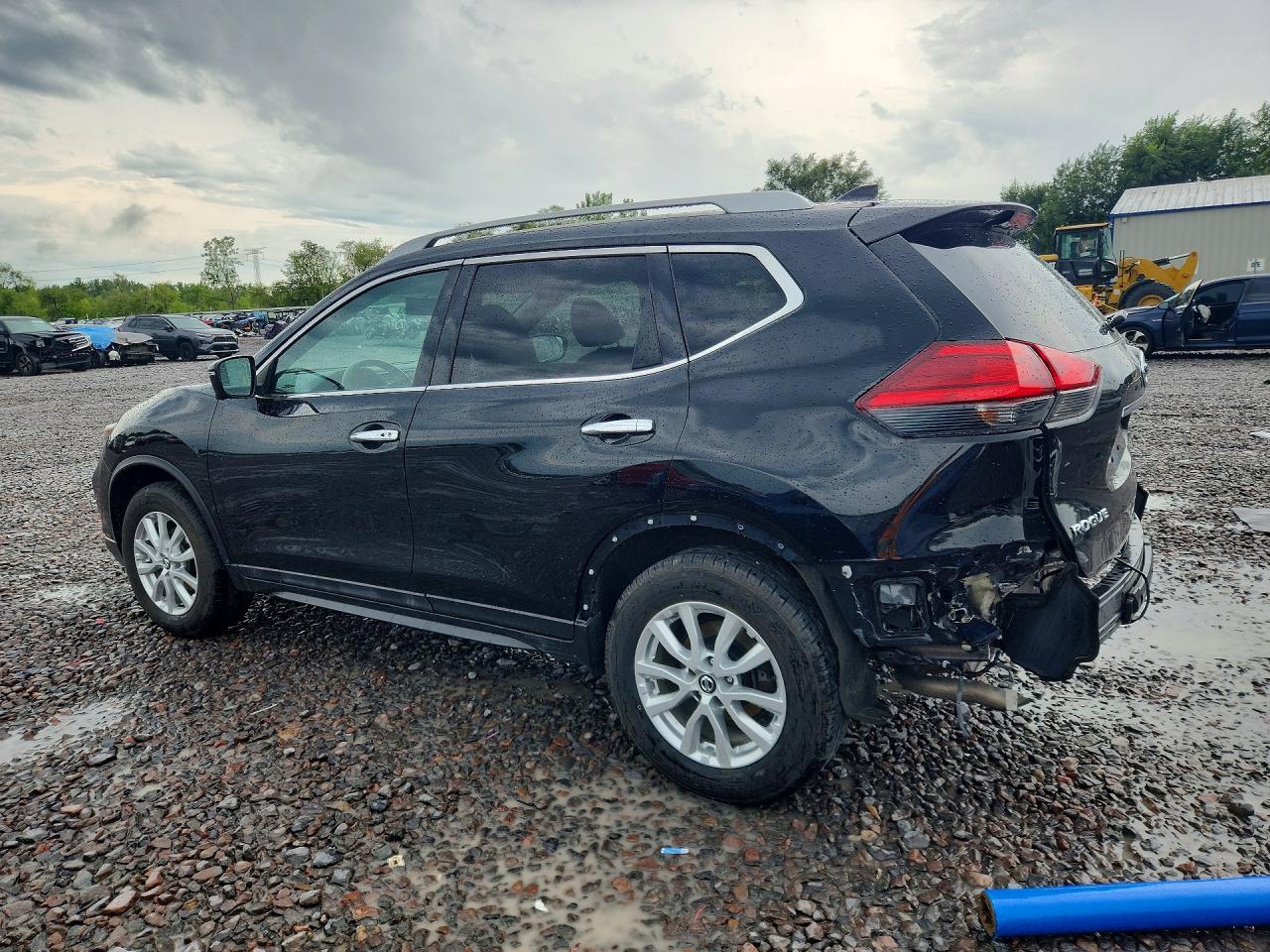 2017 NISSAN ROGUE SV — снимка 2
