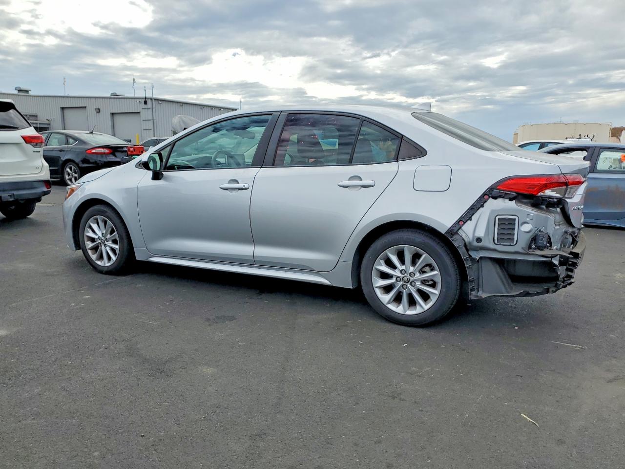2021 TOYOTA COROLLA LE — снимка 2