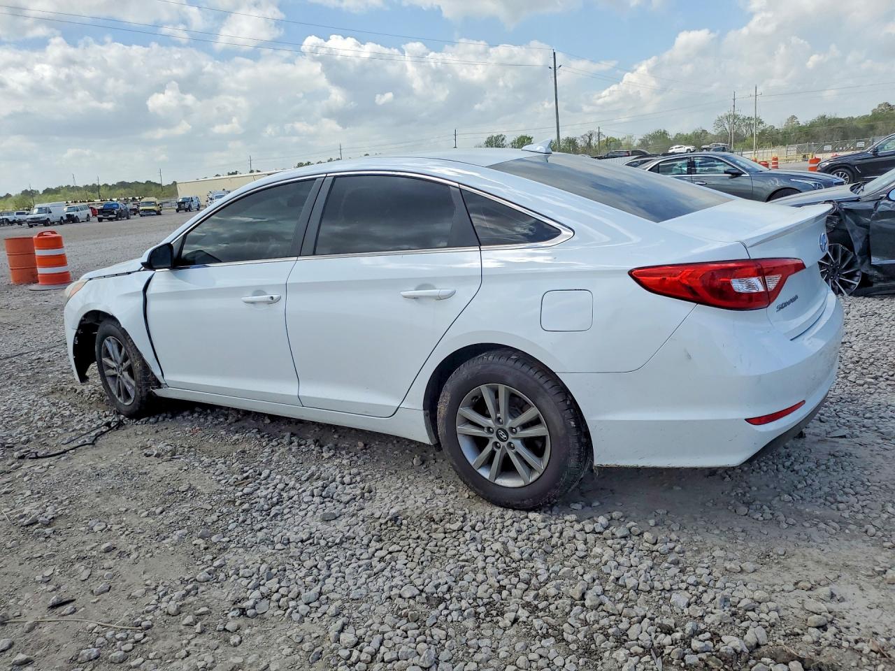 2015 HYUNDAI SONATA SE — снимка 2