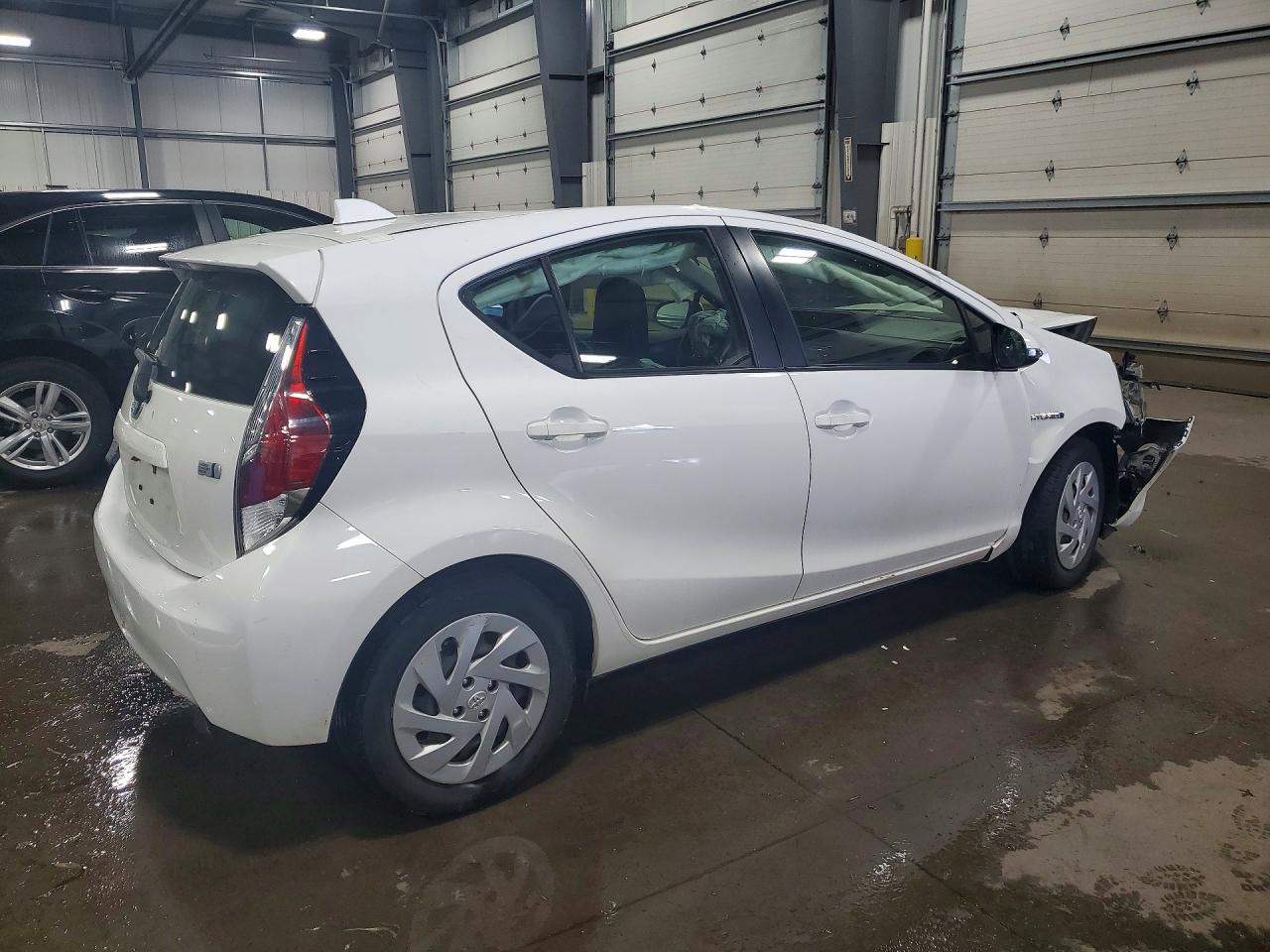 2016 TOYOTA PRIUS C ONE — снимка 3