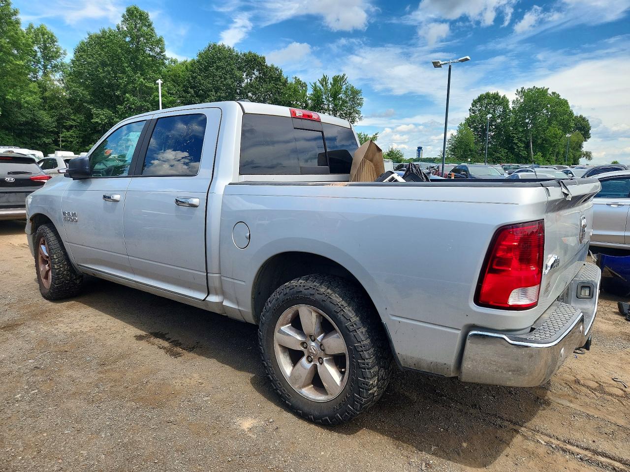 2015 RAM 1500 SLT — снимка 2