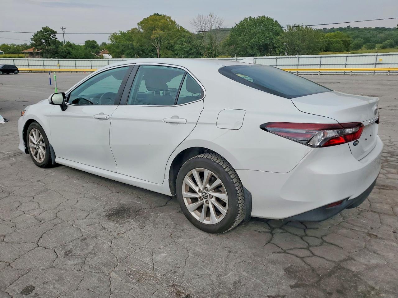 2022 TOYOTA CAMRY LE — снимка 2