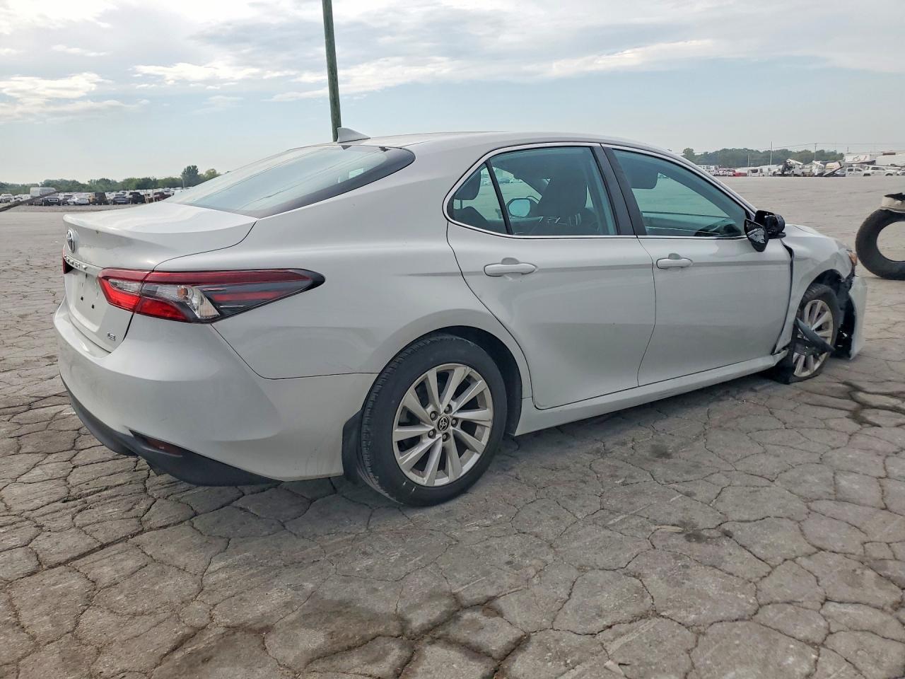 2022 TOYOTA CAMRY LE — снимка 3