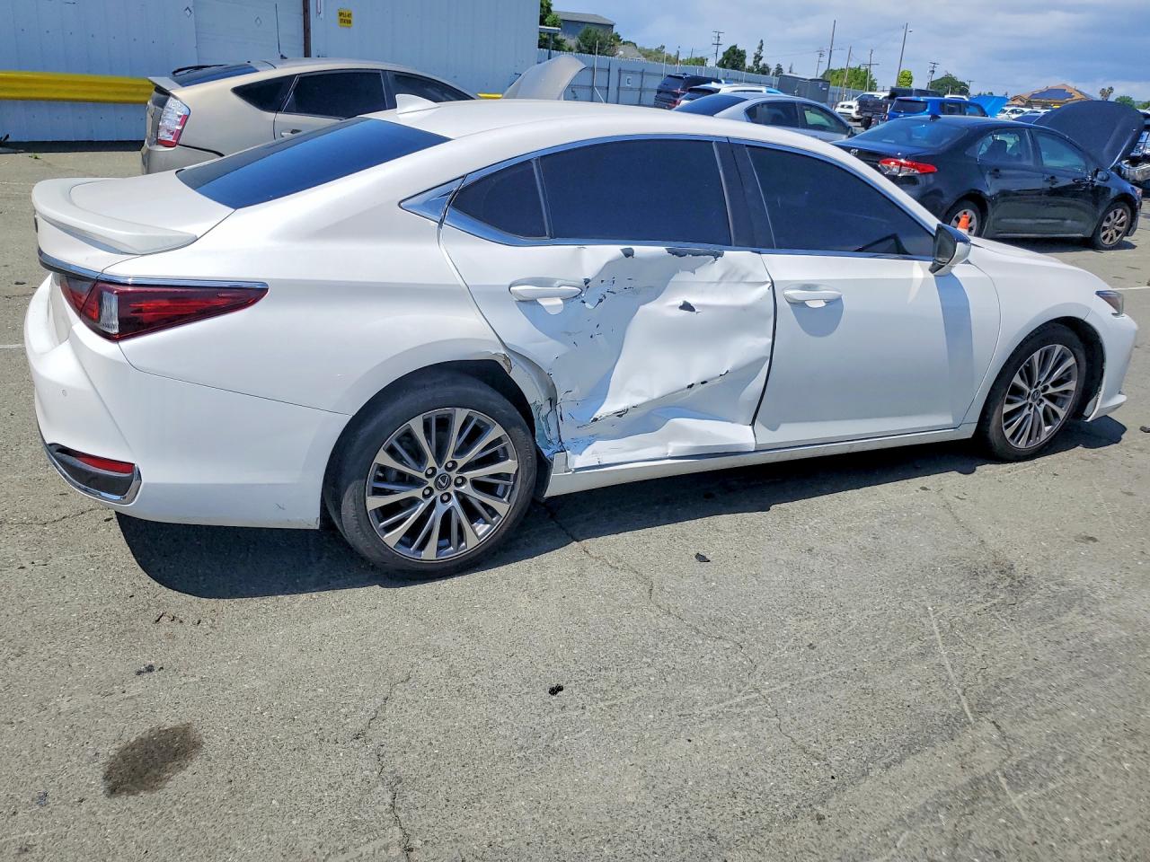 2021 LEXUS ES 300H — снимка 3