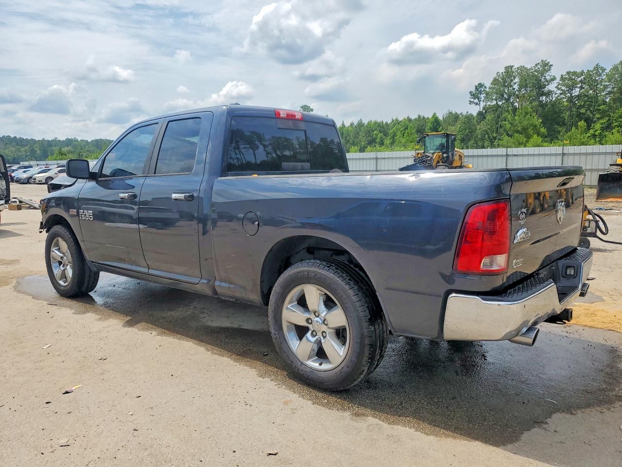 2015 RAM 1500 SLT — снимка 2