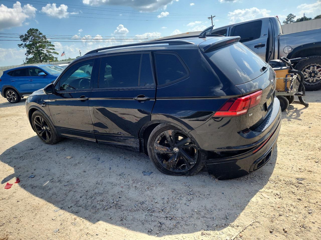 2023 VOLKSWAGEN TIGUAN SE R-LINE BLACK — снимка 2
