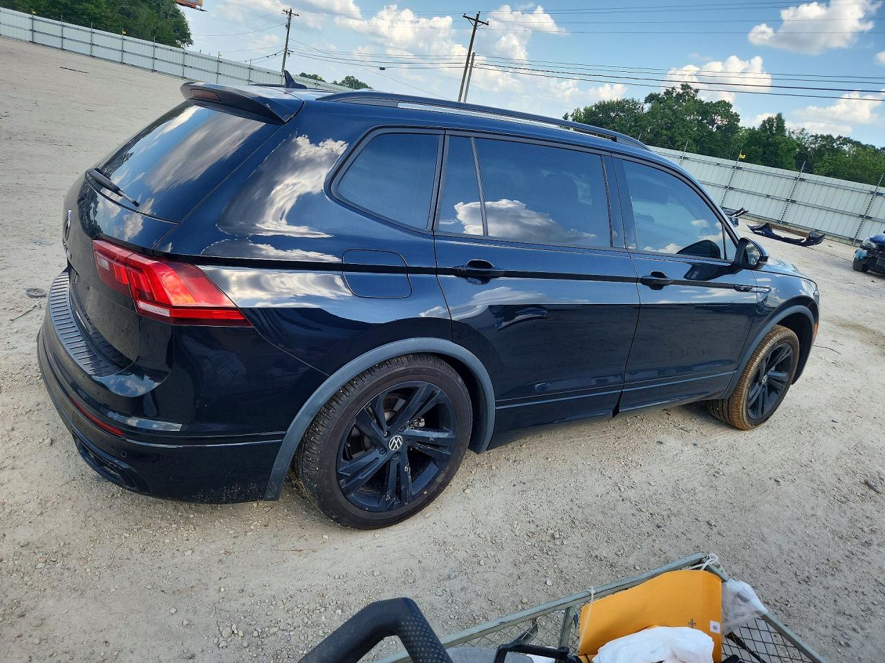 2023 VOLKSWAGEN TIGUAN SE R-LINE BLACK — снимка 3