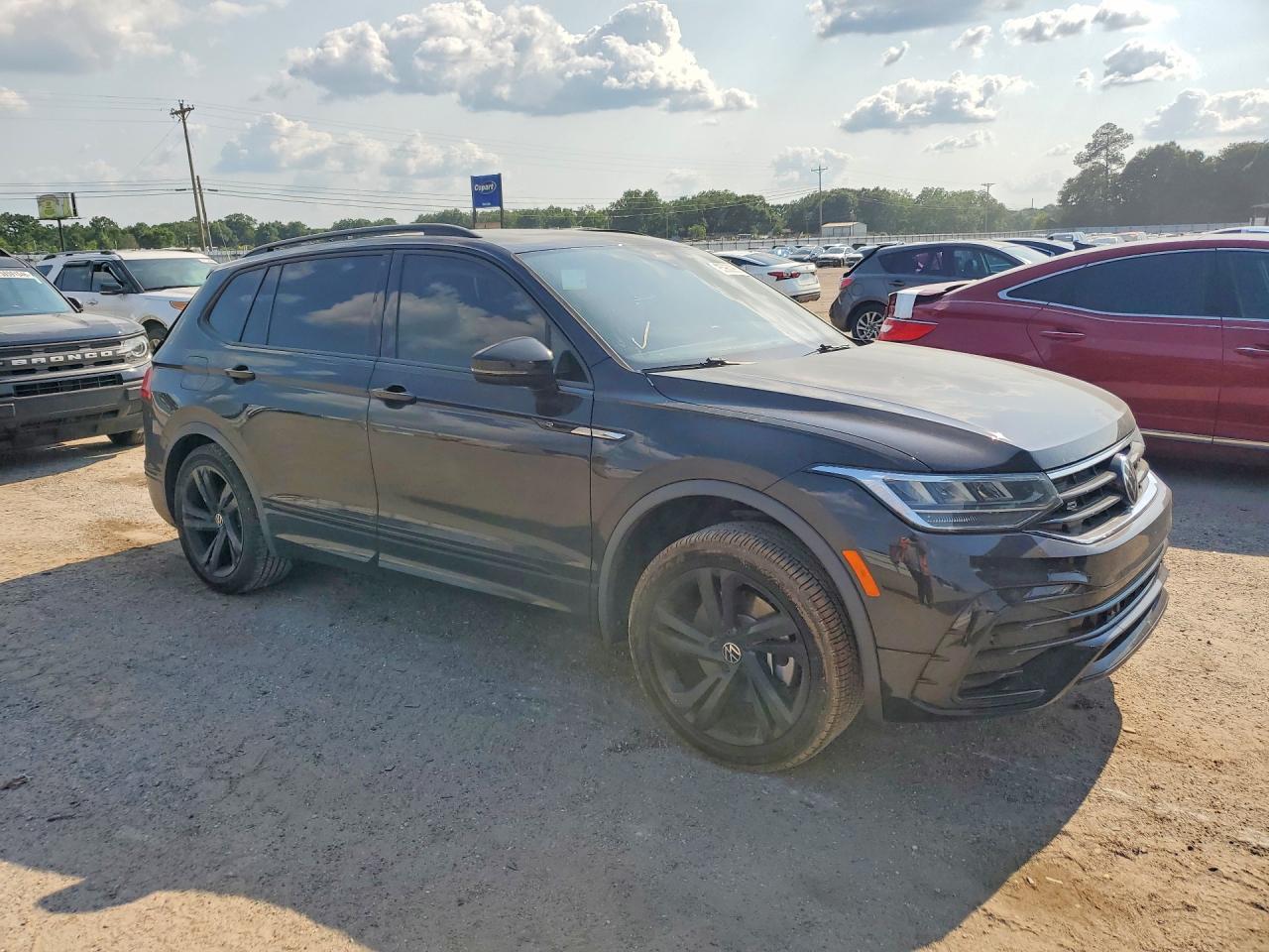2023 VOLKSWAGEN TIGUAN SE R-LINE BLACK — снимка 4