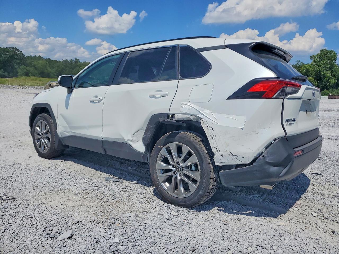 2023 TOYOTA RAV4 XLE PREMIUM — снимка 2