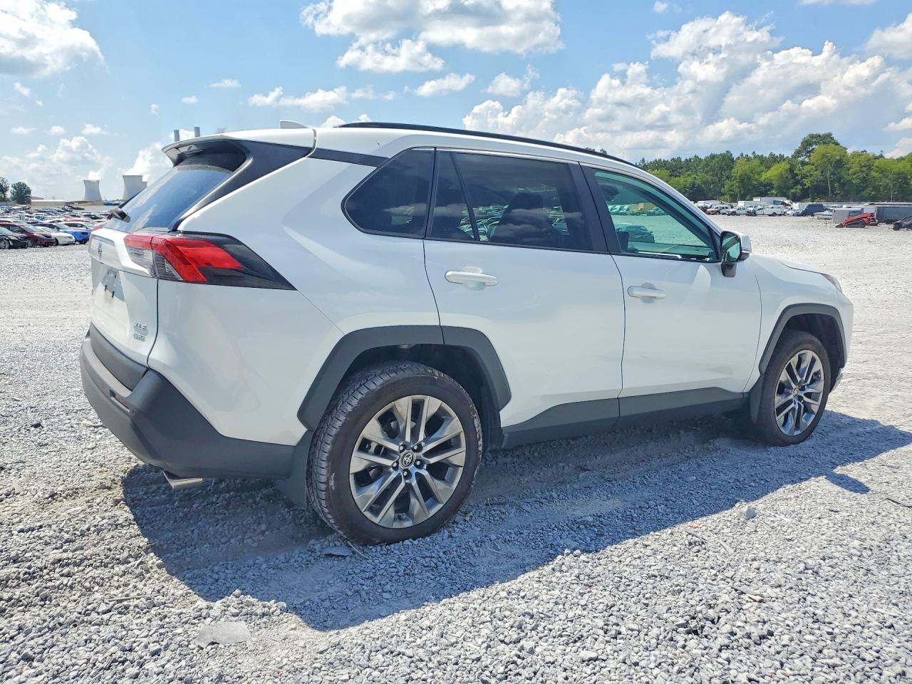 2023 TOYOTA RAV4 XLE PREMIUM — снимка 3