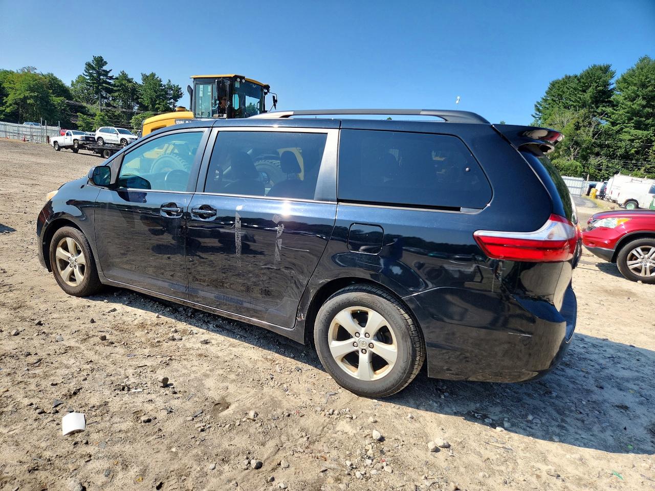 2015 TOYOTA SIENNA LE — снимка 2