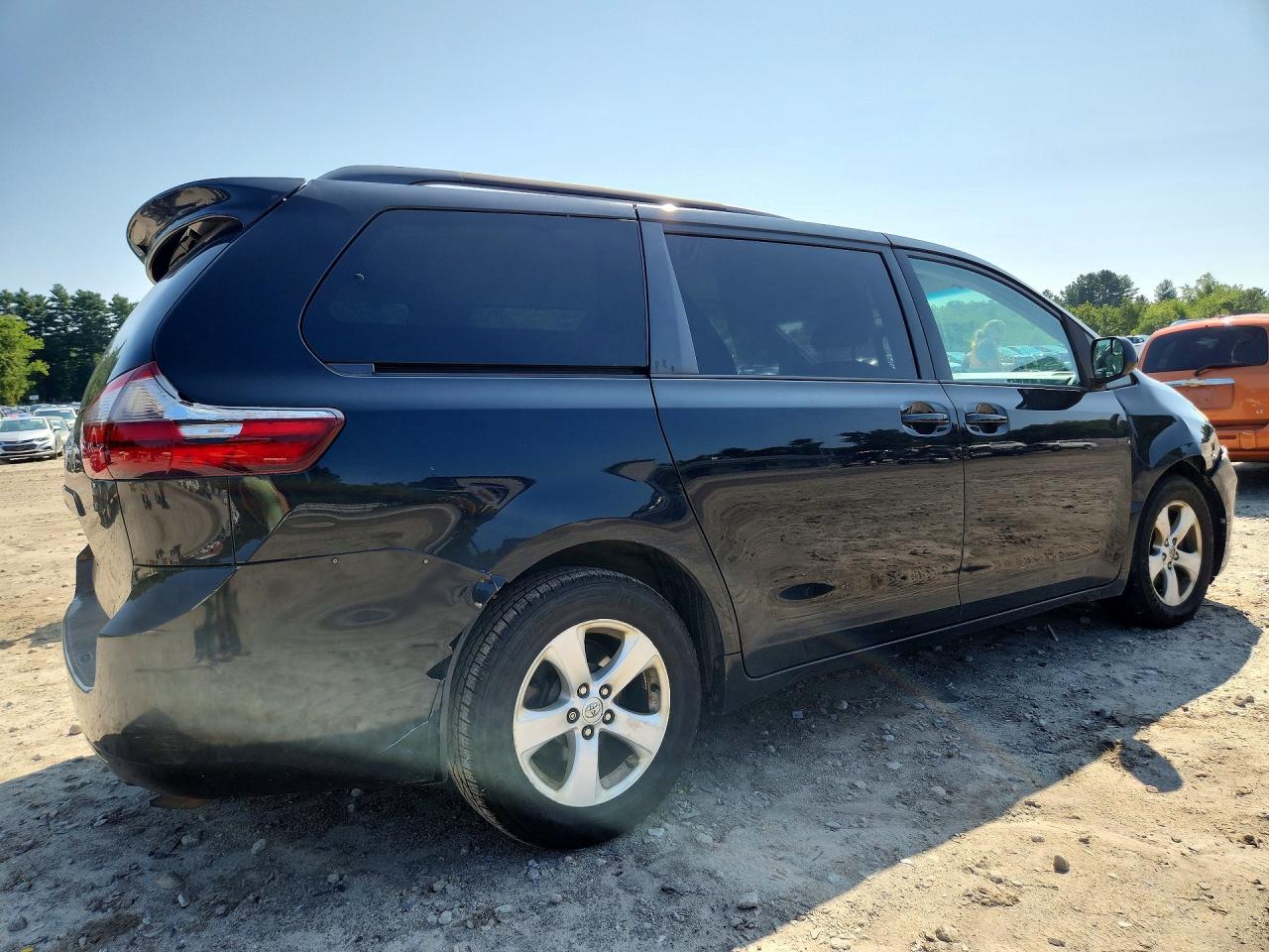 2015 TOYOTA SIENNA LE — снимка 3