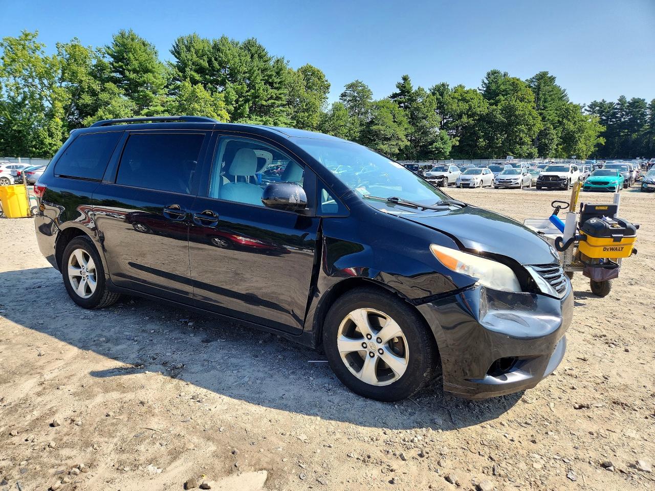 2015 TOYOTA SIENNA LE — снимка 4