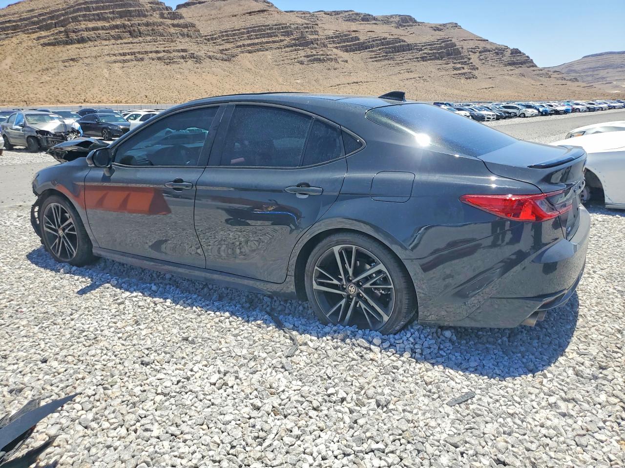 2025 TOYOTA CAMRY XSE — снимка 2
