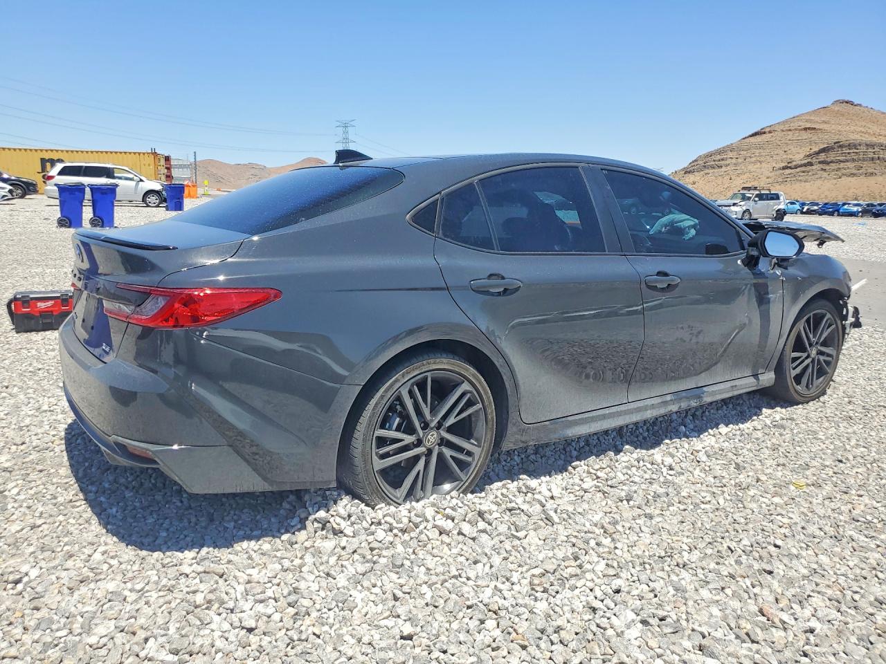 2025 TOYOTA CAMRY XSE — снимка 3
