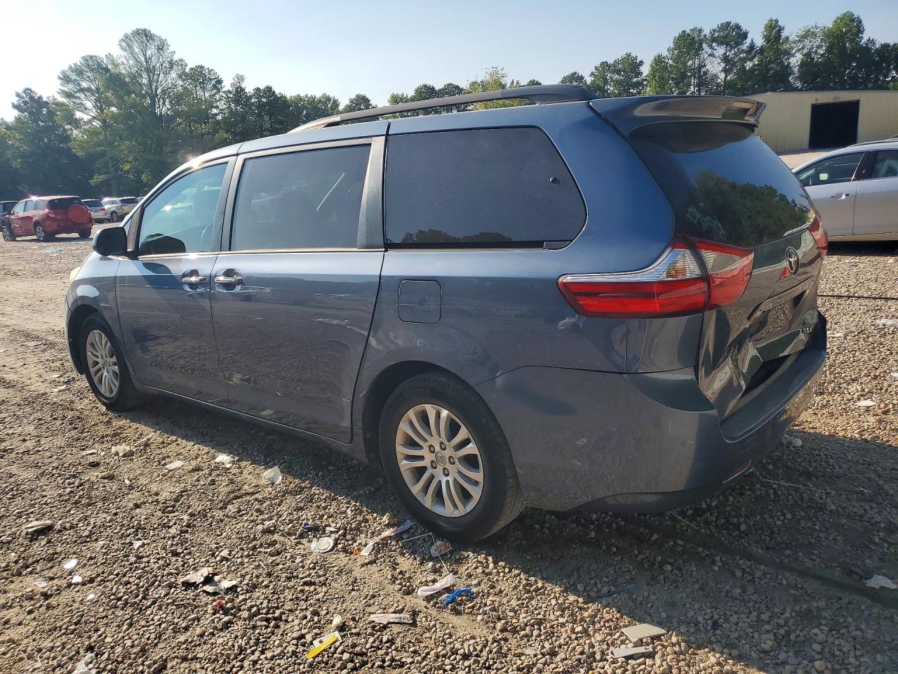 2015 TOYOTA SIENNA XLE 8-PASSENGER — снимка 2