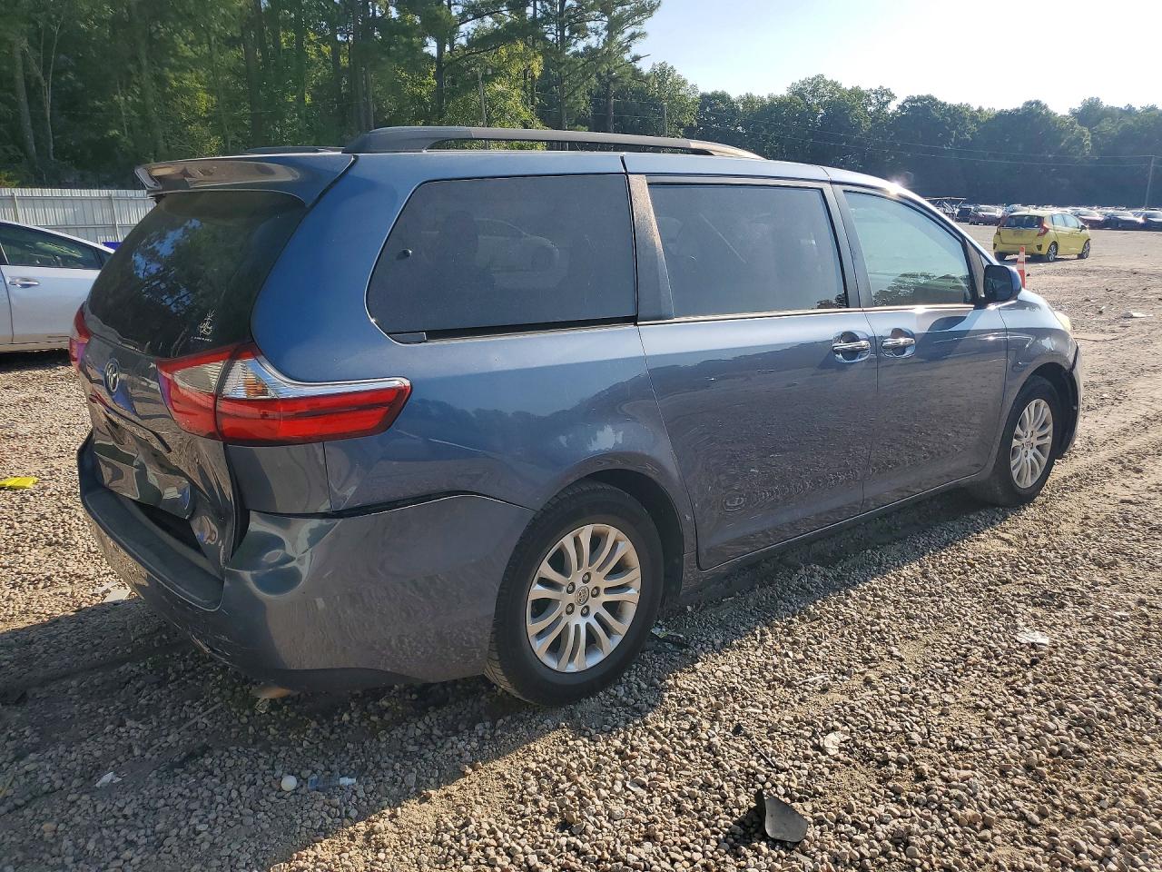 2015 TOYOTA SIENNA XLE 8-PASSENGER — снимка 3