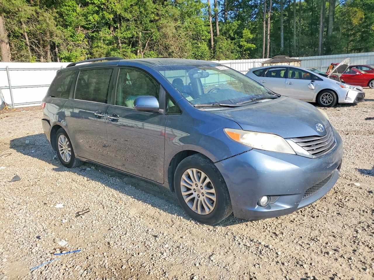2015 TOYOTA SIENNA XLE 8-PASSENGER — снимка 4