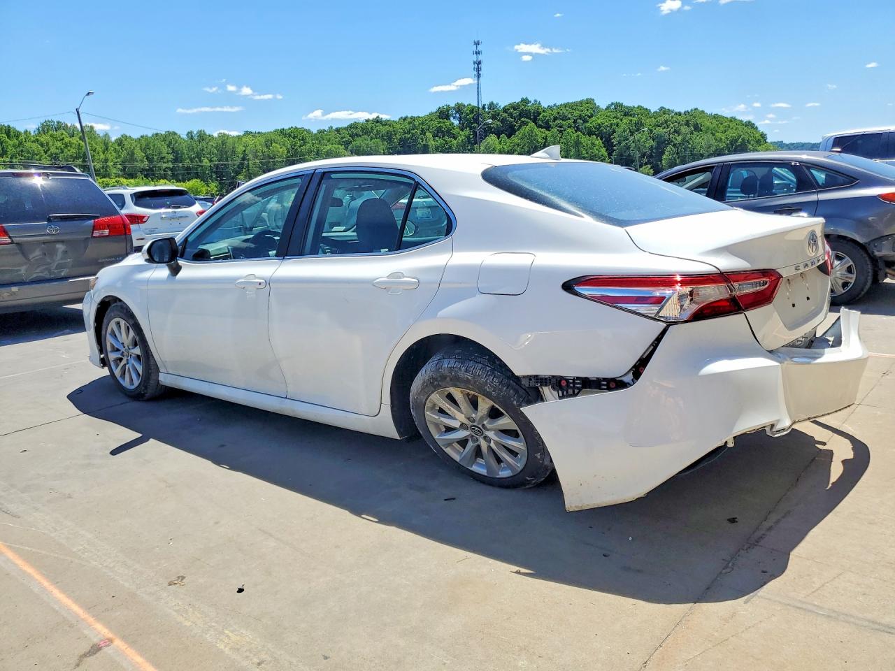 2019 TOYOTA CAMRY LE — снимка 2