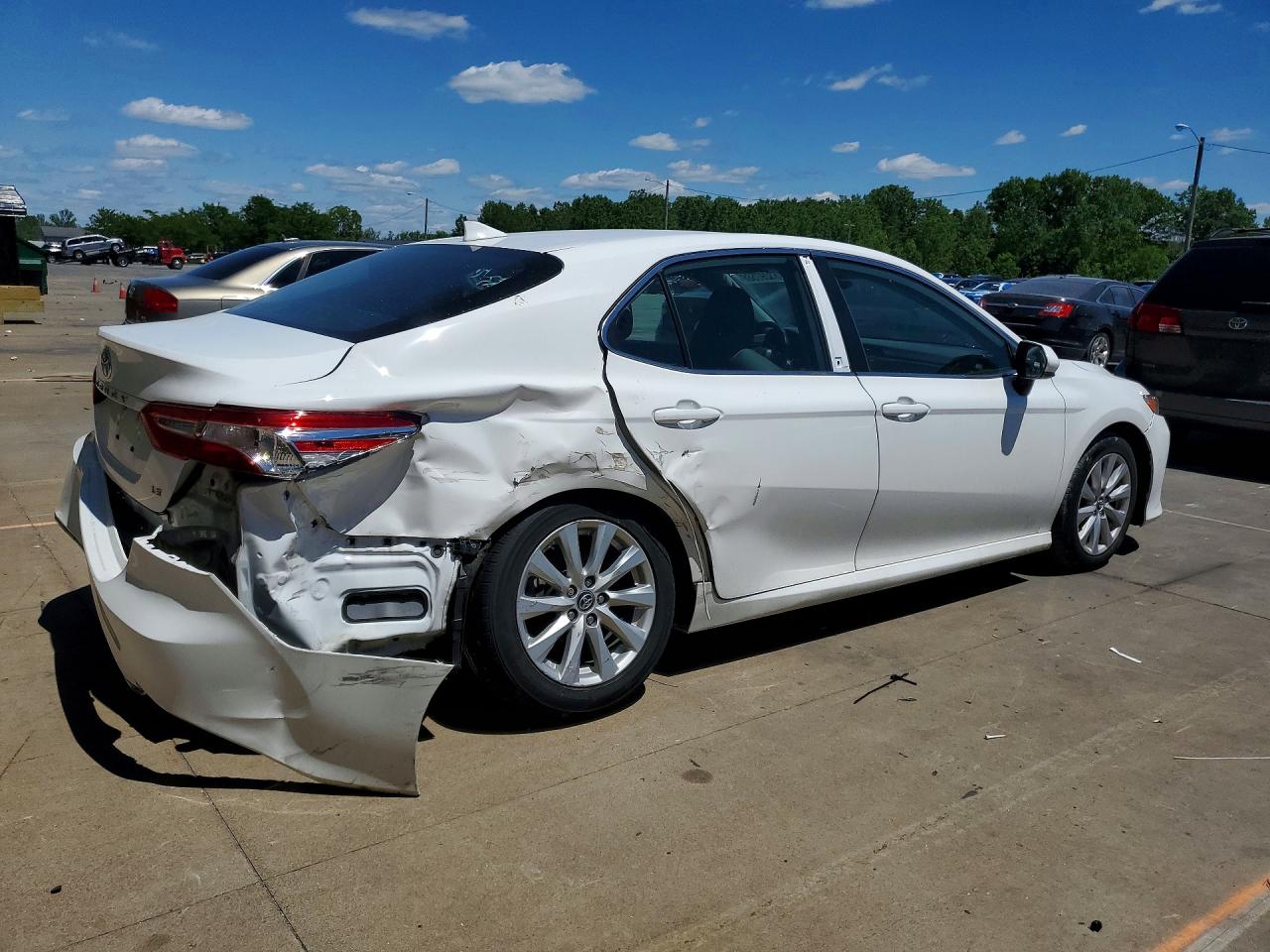 2019 TOYOTA CAMRY LE — снимка 3