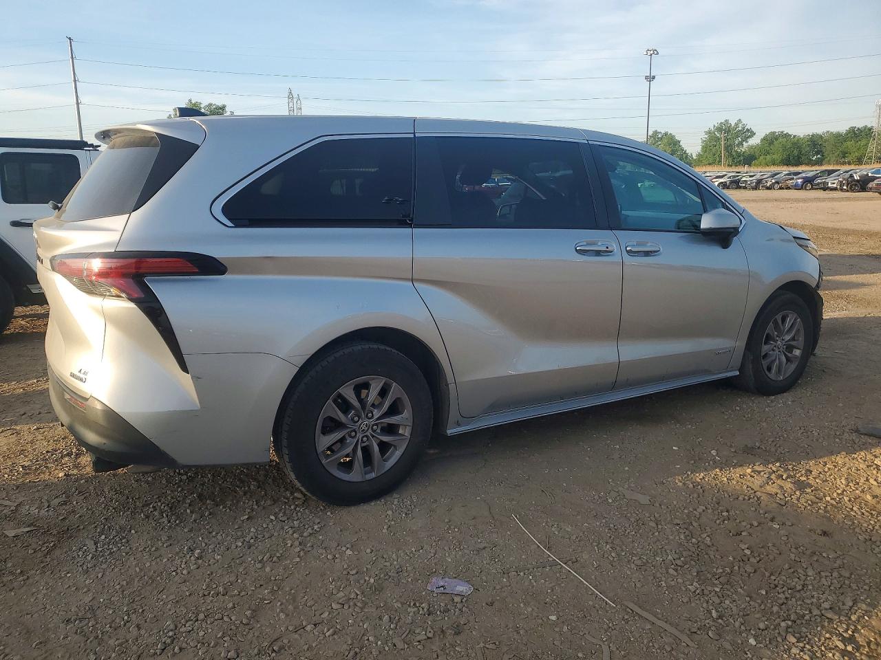 2021 TOYOTA SIENNA LE — снимка 3