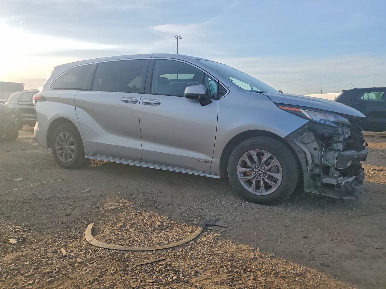 2021 TOYOTA SIENNA LE — снимка 4