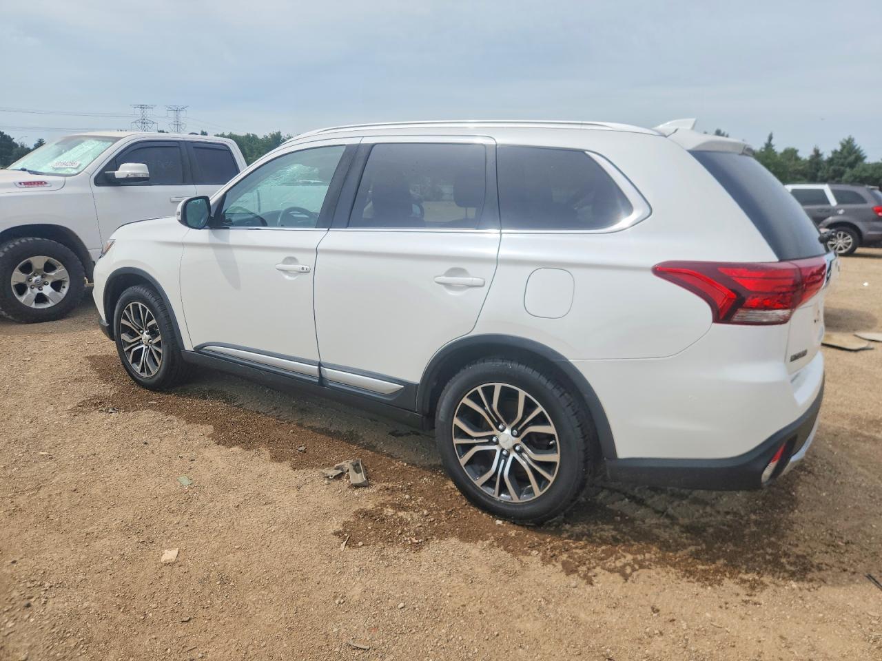 2017 MITSUBISHI OUTLANDER SE — снимка 2