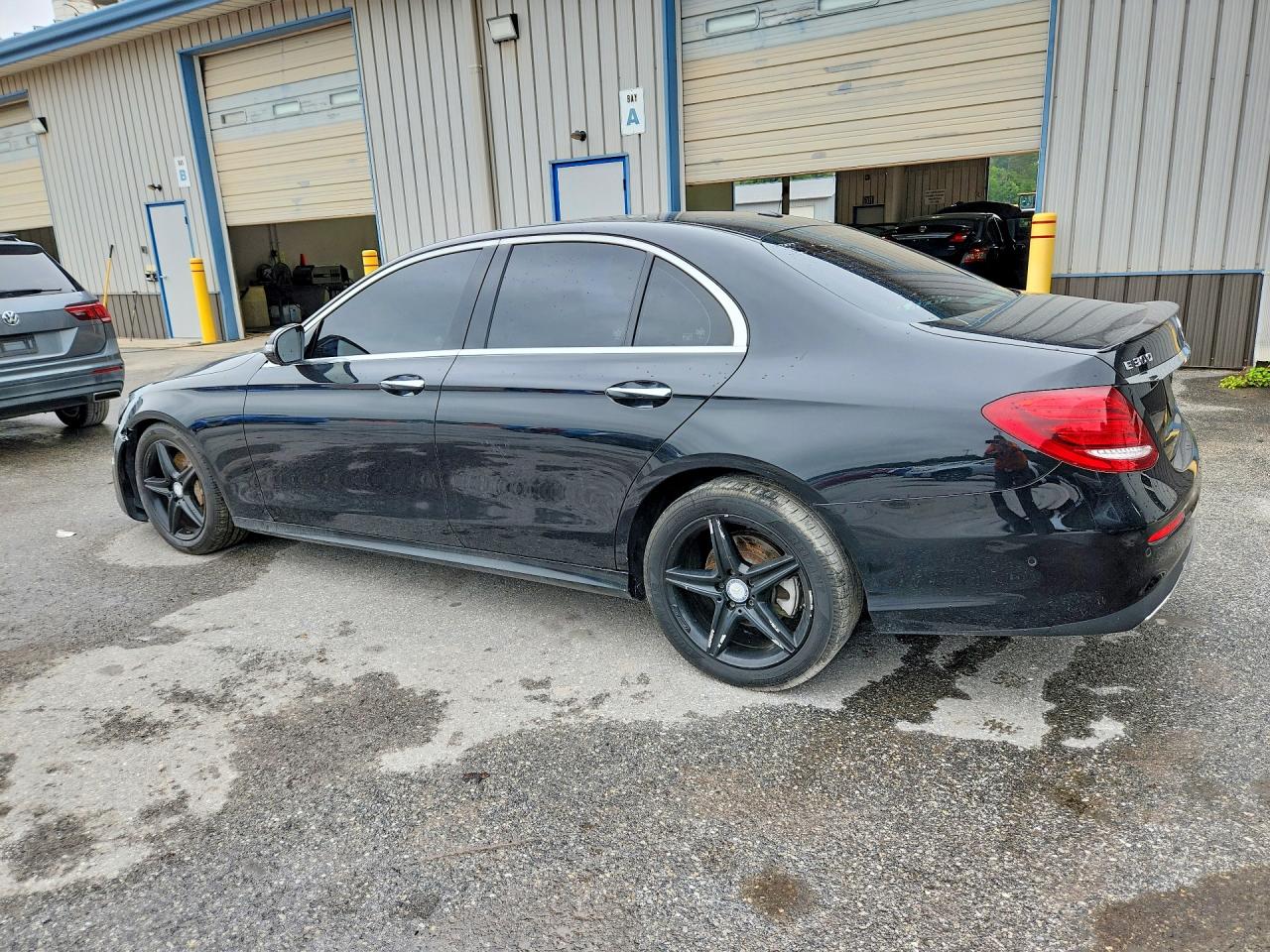 2017 MERCEDES-BENZ E 300 4MATIC — снимка 2