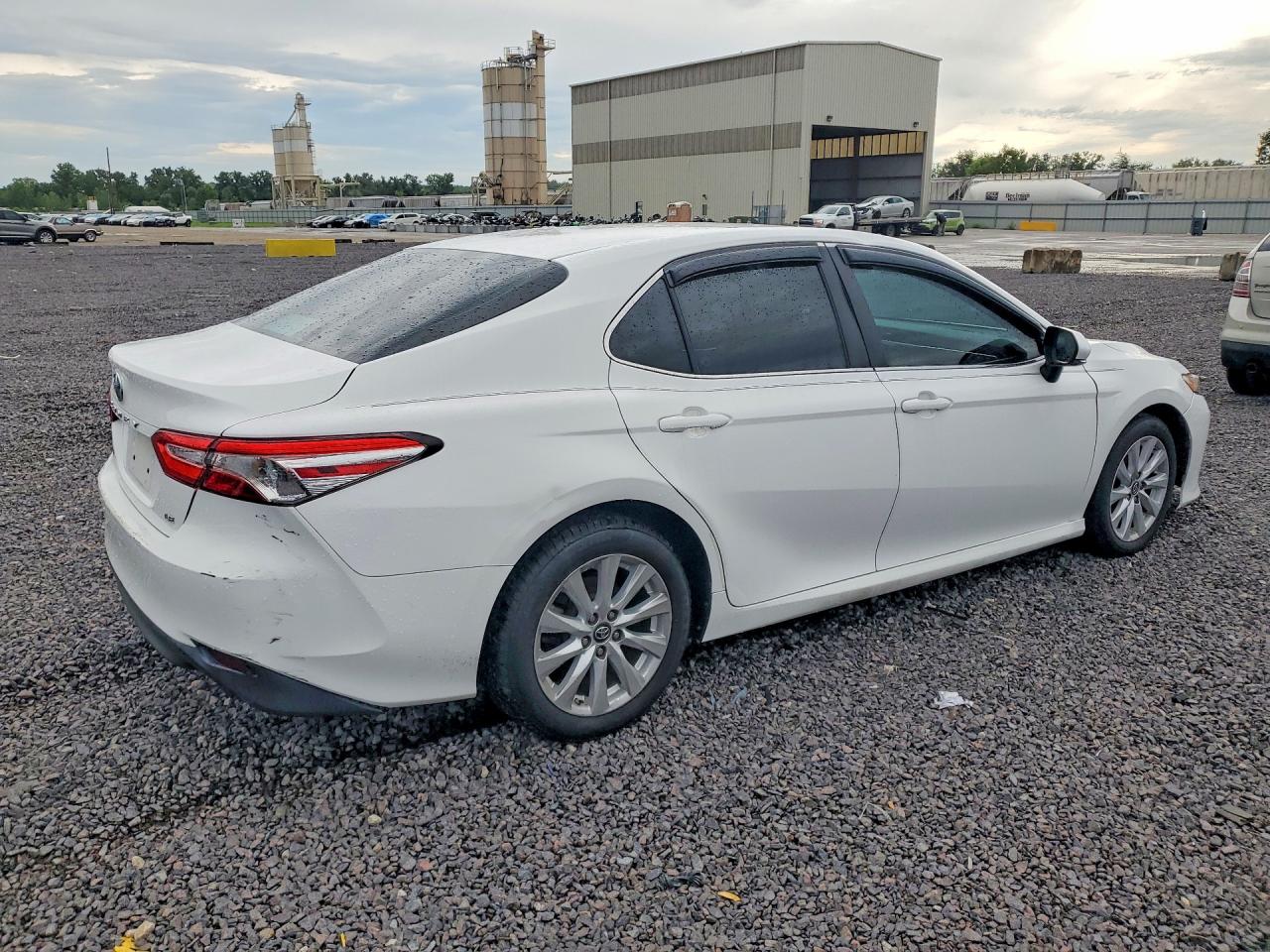2018 TOYOTA CAMRY LE — снимка 3