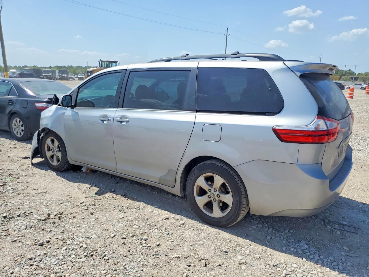 2016 TOYOTA SIENNA LE — снимка 2