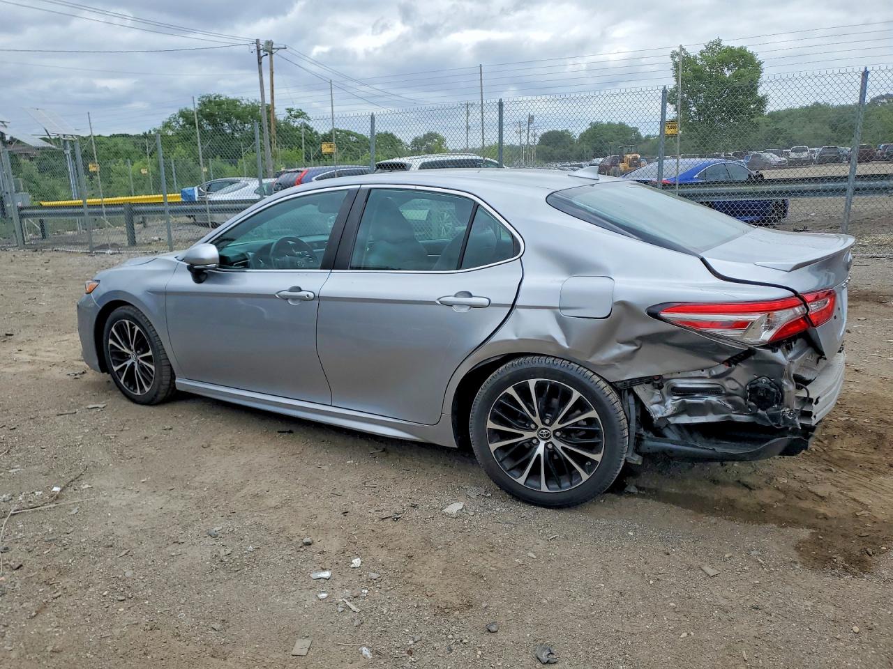 2019 TOYOTA CAMRY SE — снимка 2