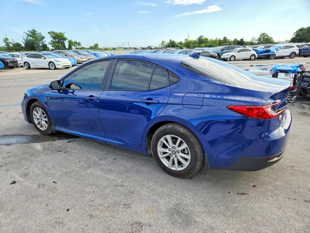 2025 TOYOTA CAMRY LE — снимка 2