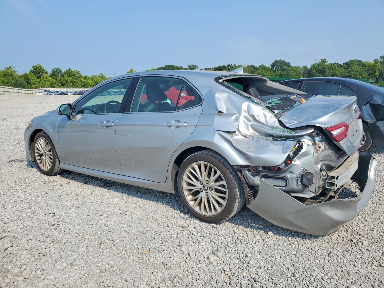 2019 TOYOTA CAMRY XLE — снимка 2