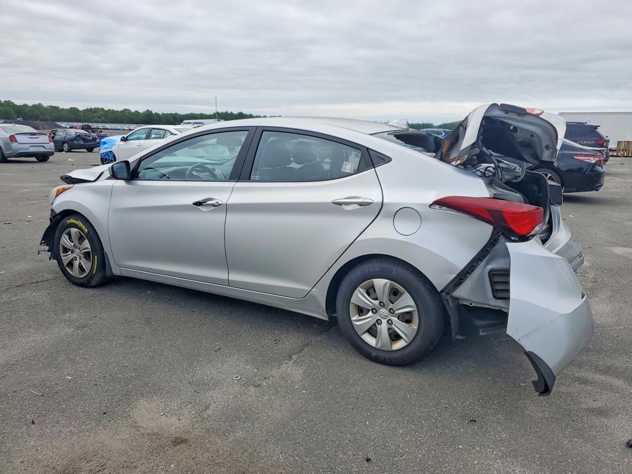 2016 HYUNDAI ELANTRA SE — снимка 2