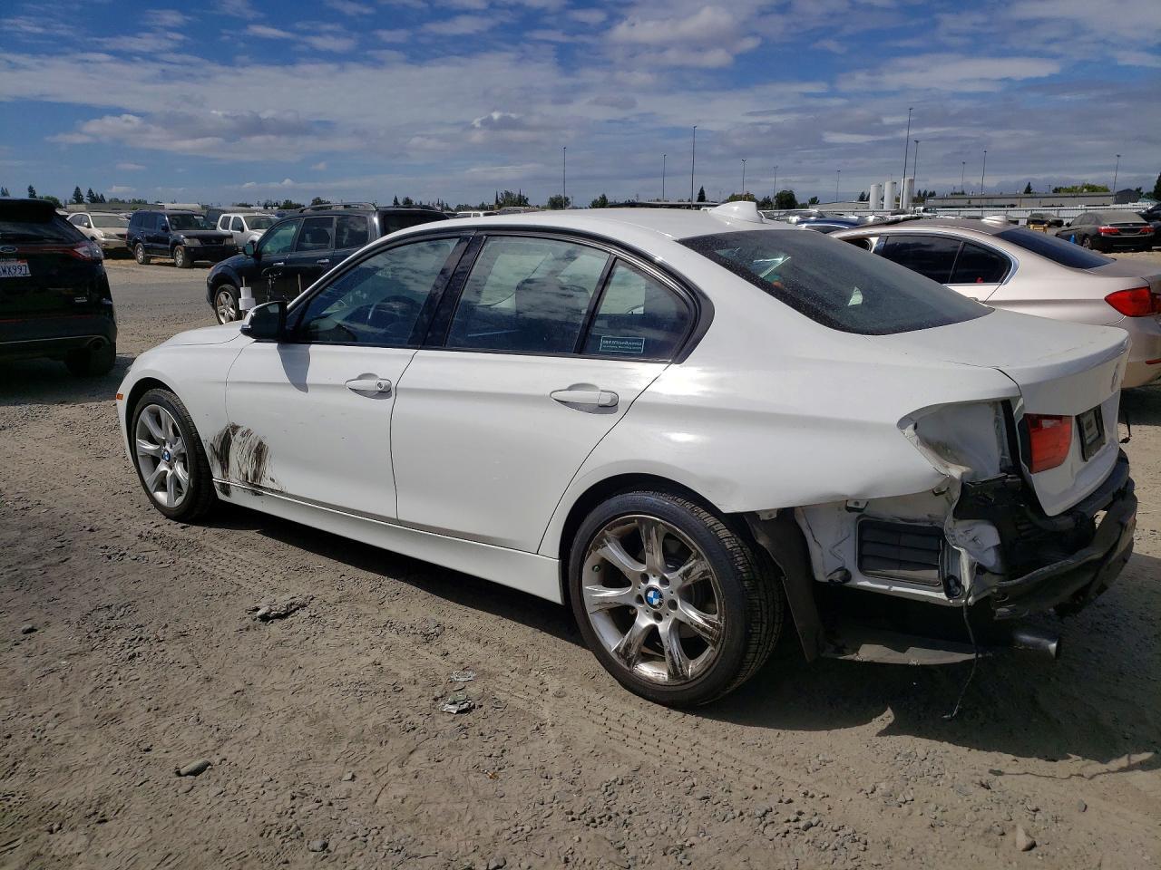 2015 BMW 320 I — снимка 2