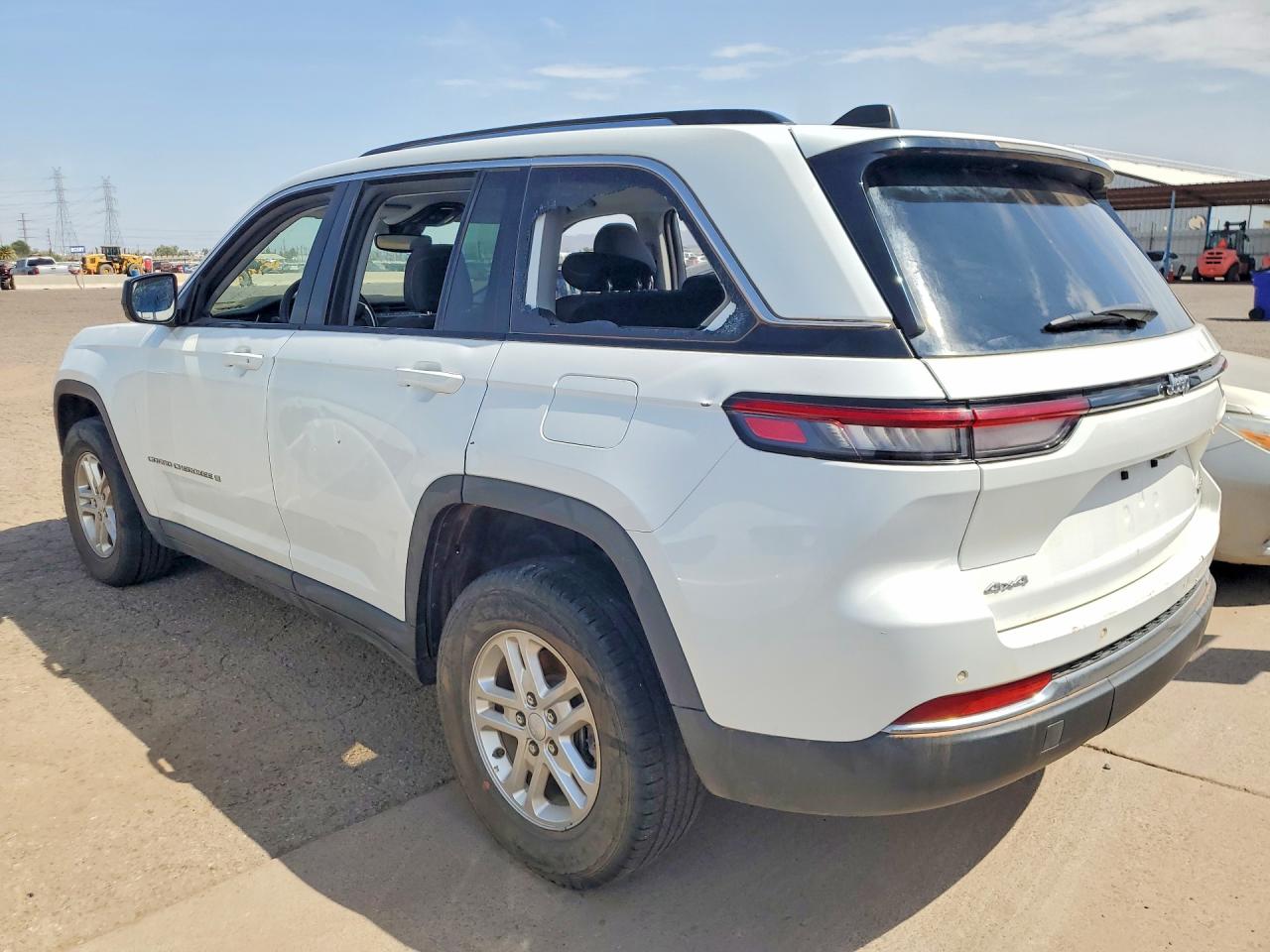 2023 JEEP GRAND CHEROKEE LAREDO — снимка 2