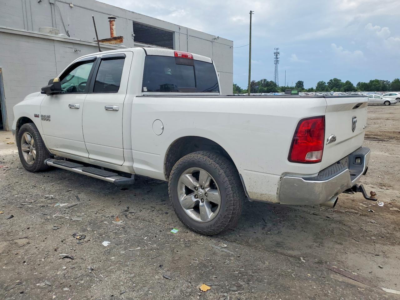 2015 RAM 1500 SLT — снимка 2