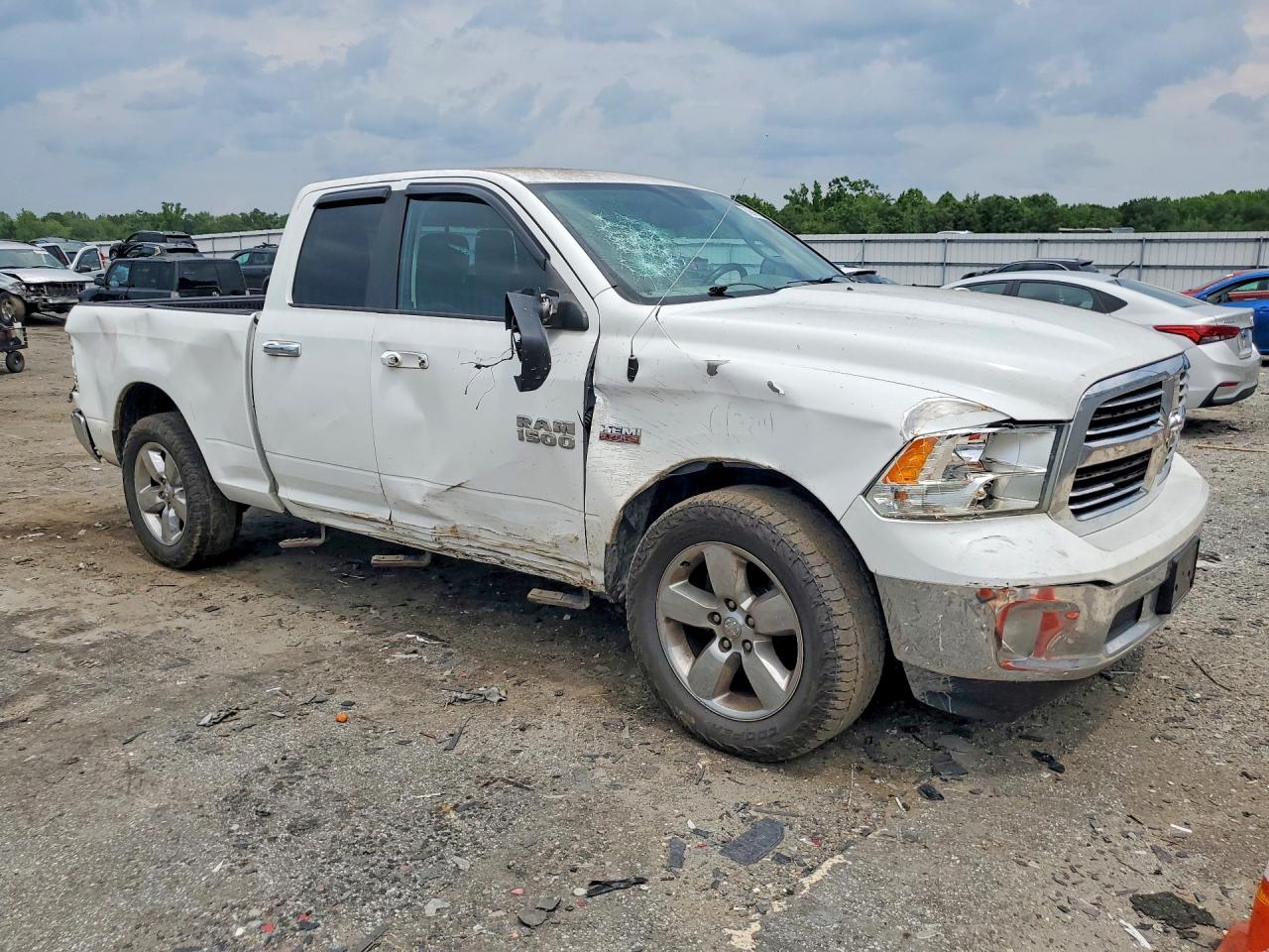 2015 RAM 1500 SLT — снимка 4