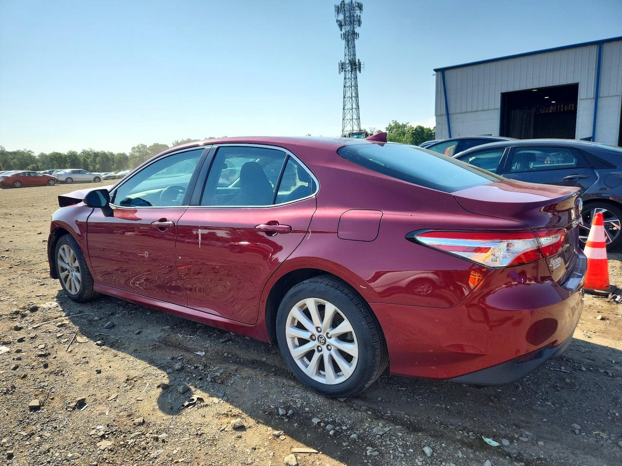 2019 TOYOTA CAMRY LE — снимка 2