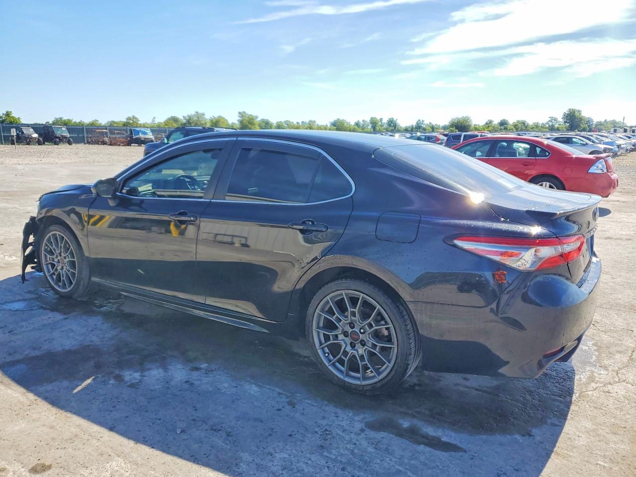 2018 TOYOTA CAMRY SE — снимка 2