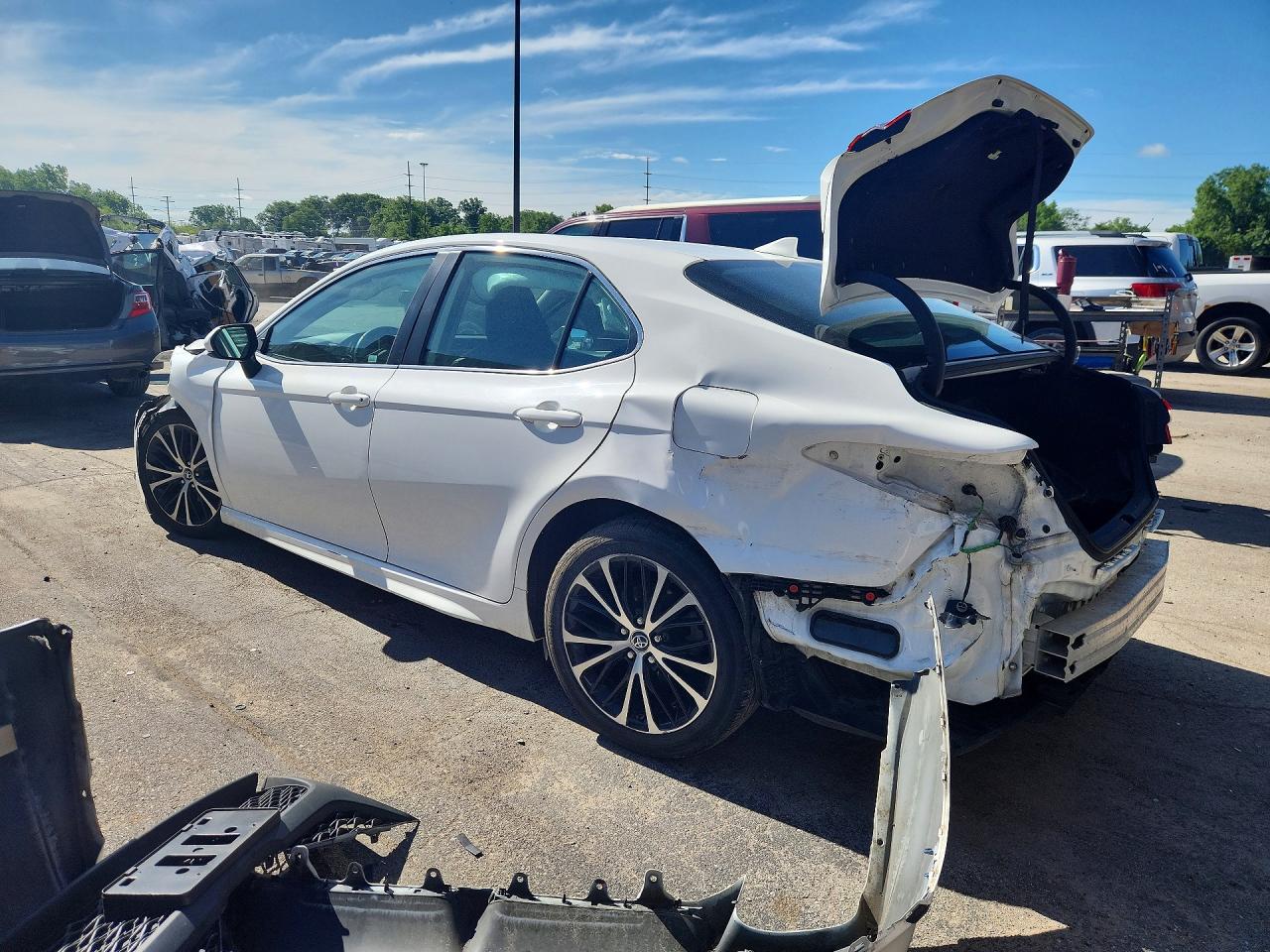 2019 TOYOTA CAMRY SE — снимка 2