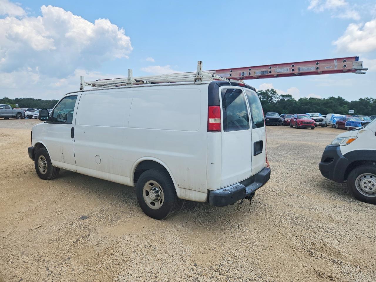 2016 CHEVROLET EXPRESS G2500 — снимка 2
