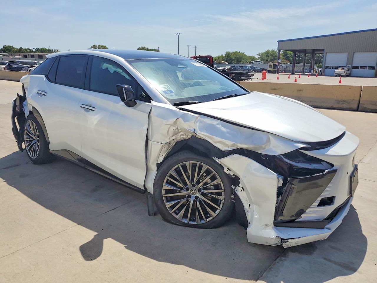 2024 LEXUS RZ 300E — снимка 4