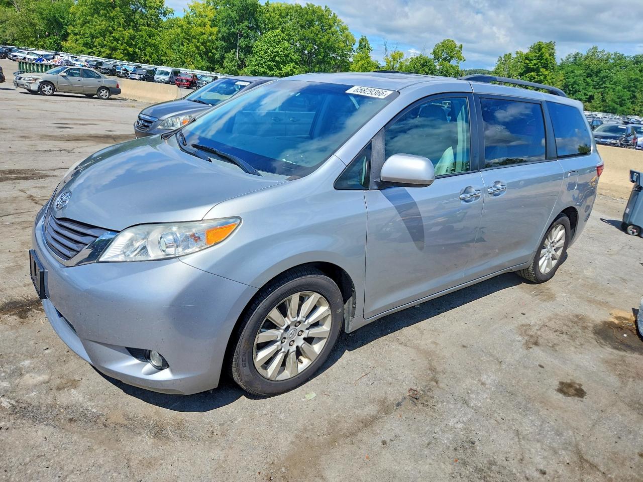 2015 TOYOTA SIENNA XLE 7-PASSENGER