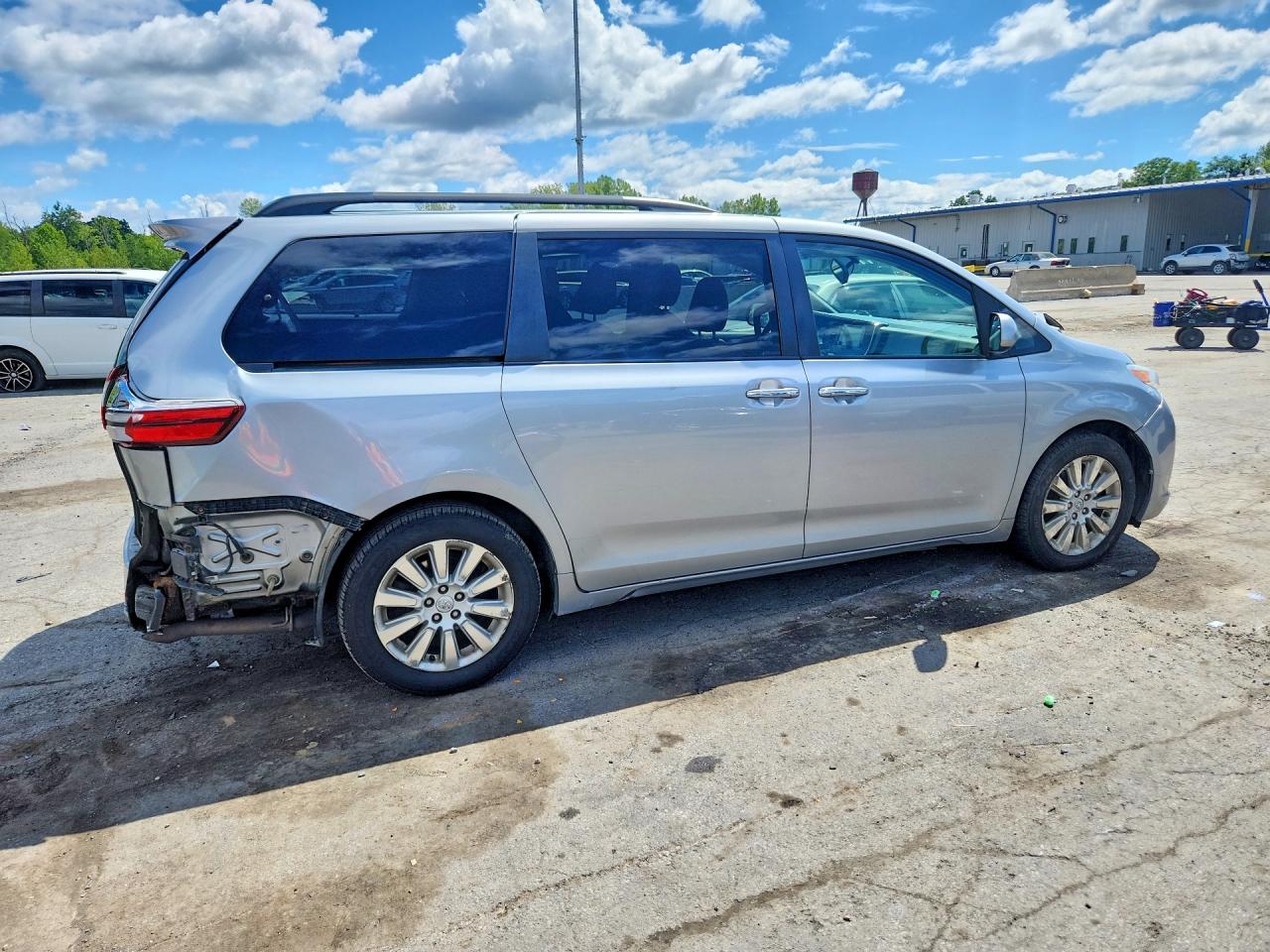 2015 TOYOTA SIENNA XLE 7-PASSENGER — снимка 3