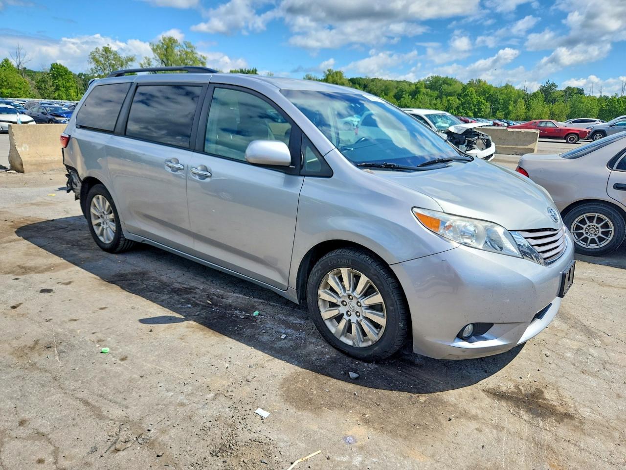 2015 TOYOTA SIENNA XLE 7-PASSENGER — снимка 4